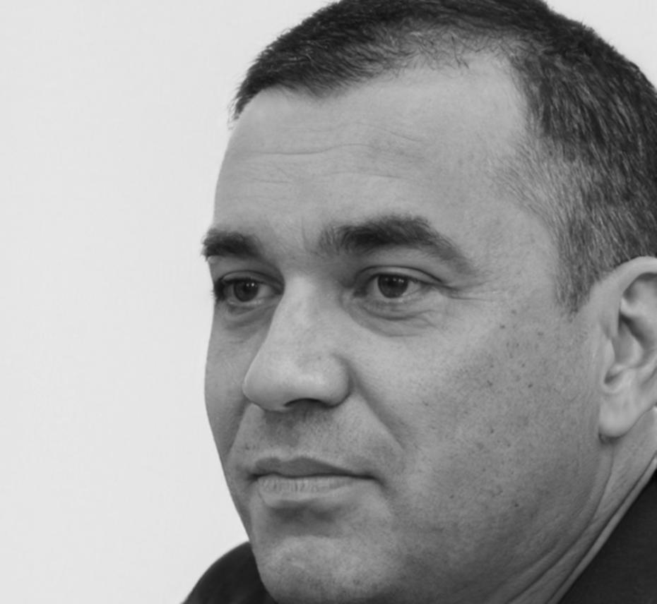 Community mentor Zephyr Blackwood